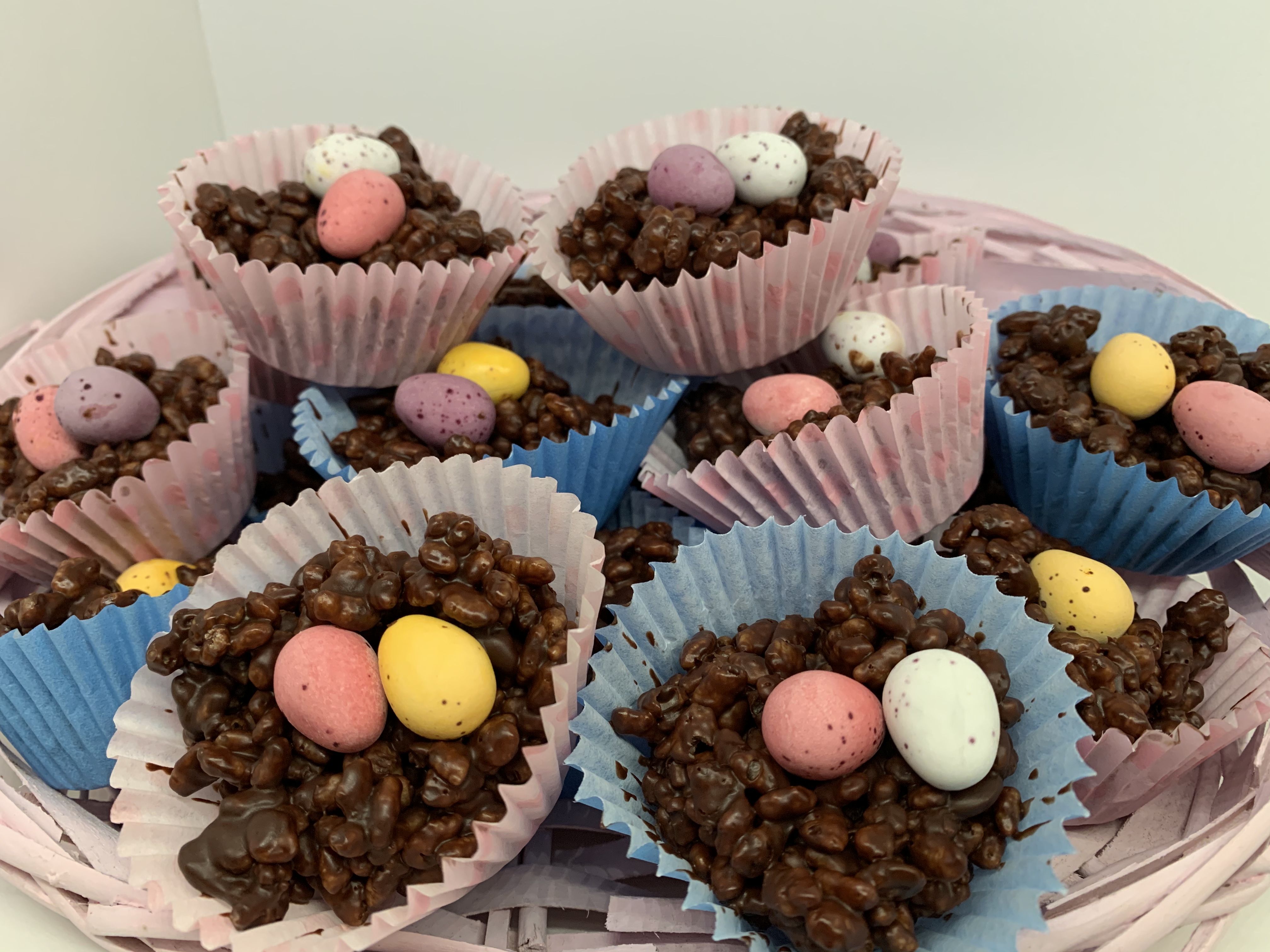 How to: Mini-egg rocky roads and rice krispie cakes Image