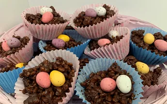 How to: Mini-egg rocky roads and rice krispie cakes Image